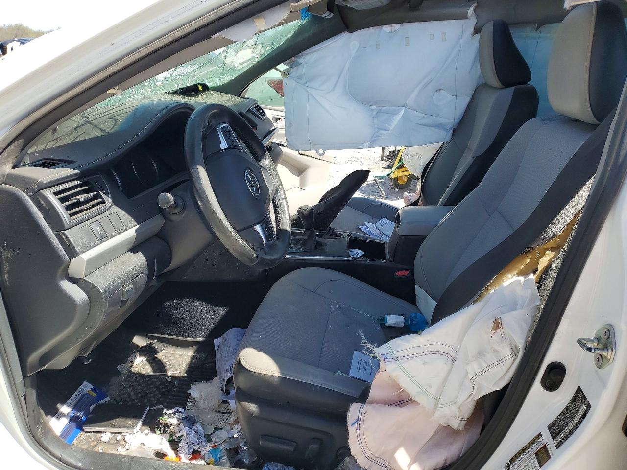 2016 TOYOTA CAMRY SE photo 13