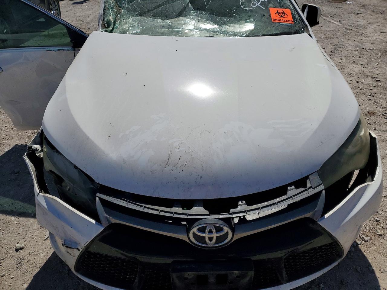 2016 TOYOTA CAMRY SE photo 21