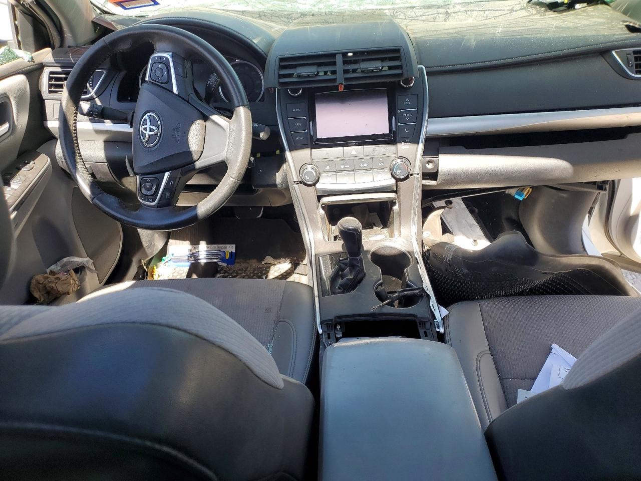 2016 TOYOTA CAMRY SE photo 15