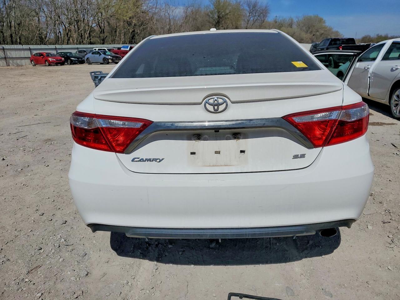 2016 TOYOTA CAMRY SE photo 11