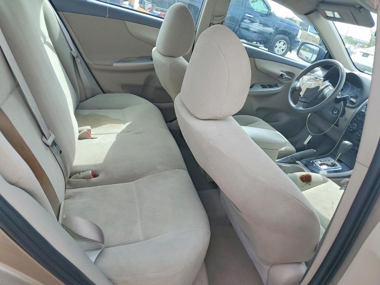 2010 TOYOTA COROLLA LE photo 10