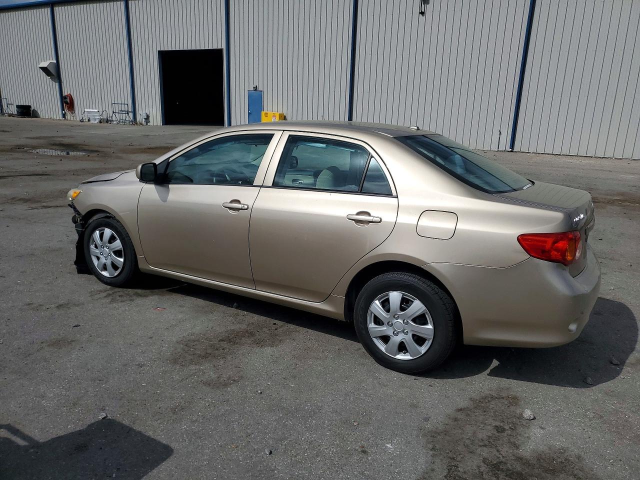 2010 TOYOTA COROLLA LE photo 2
