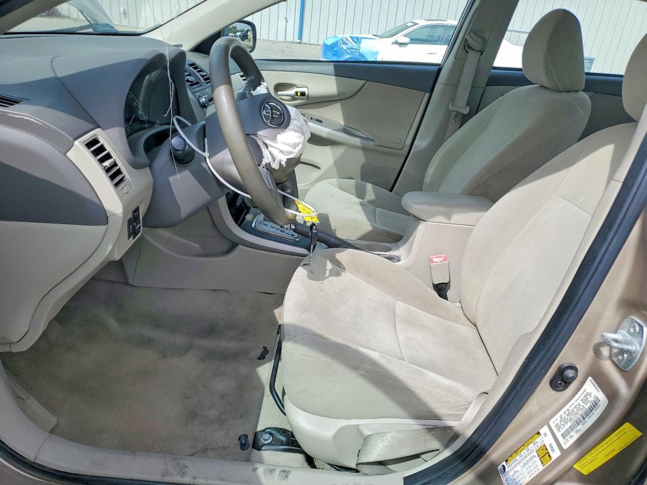 2010 TOYOTA COROLLA LE photo 7