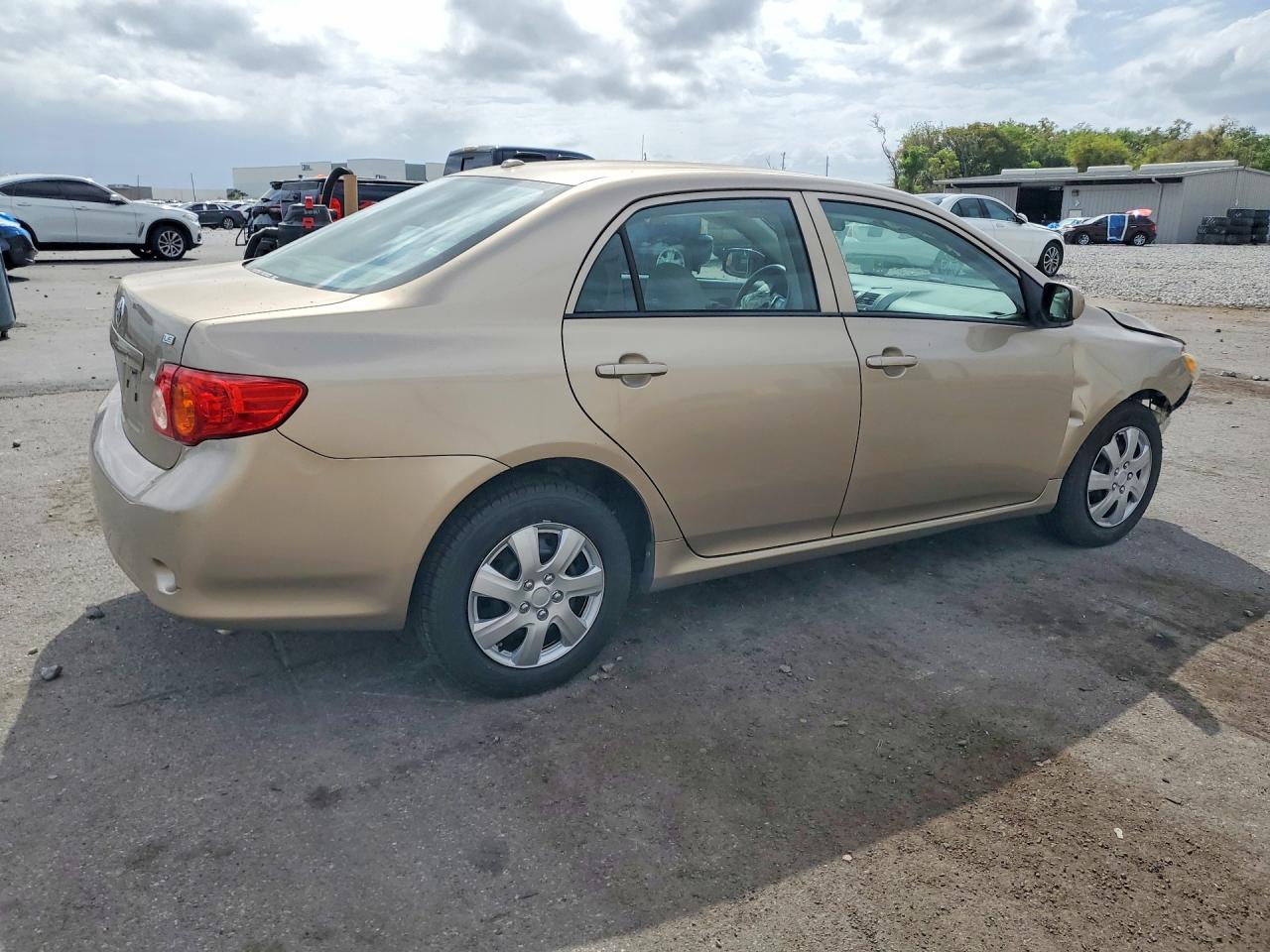2010 TOYOTA COROLLA LE photo 3