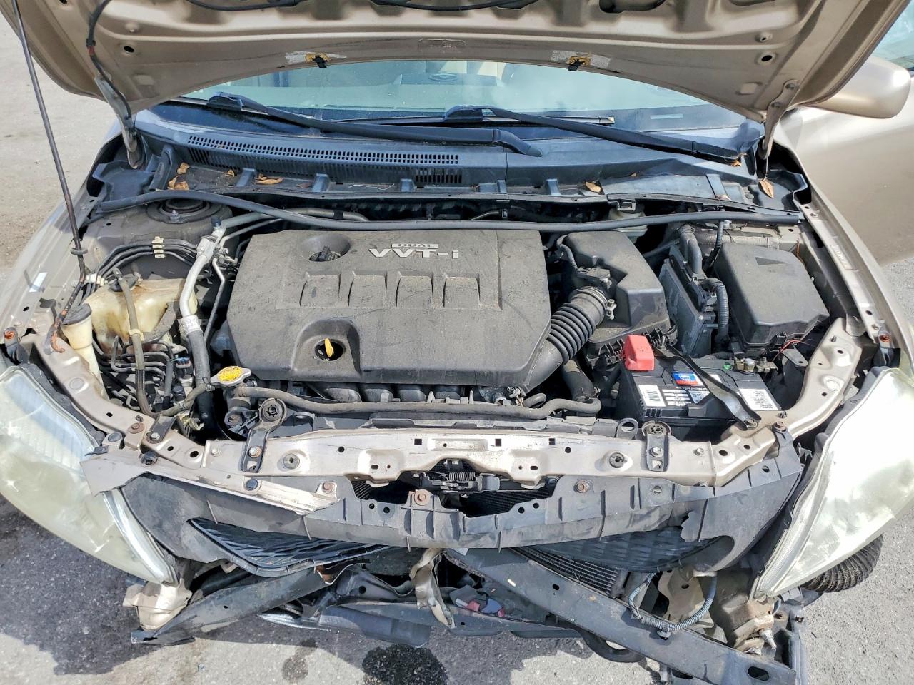 2010 TOYOTA COROLLA LE photo 11
