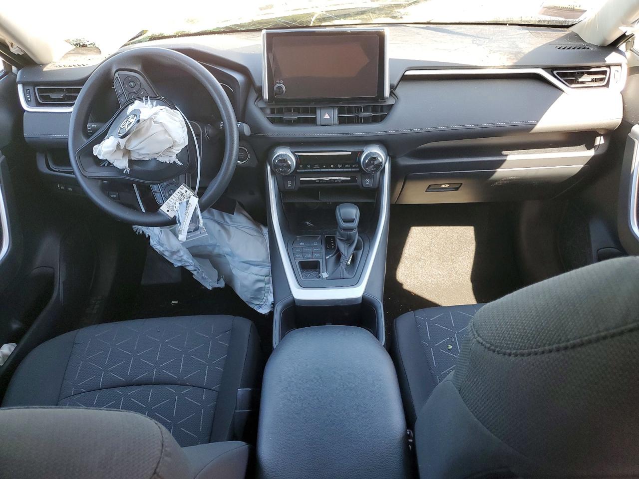 2025 TOYOTA RAV4 XLE photo 15