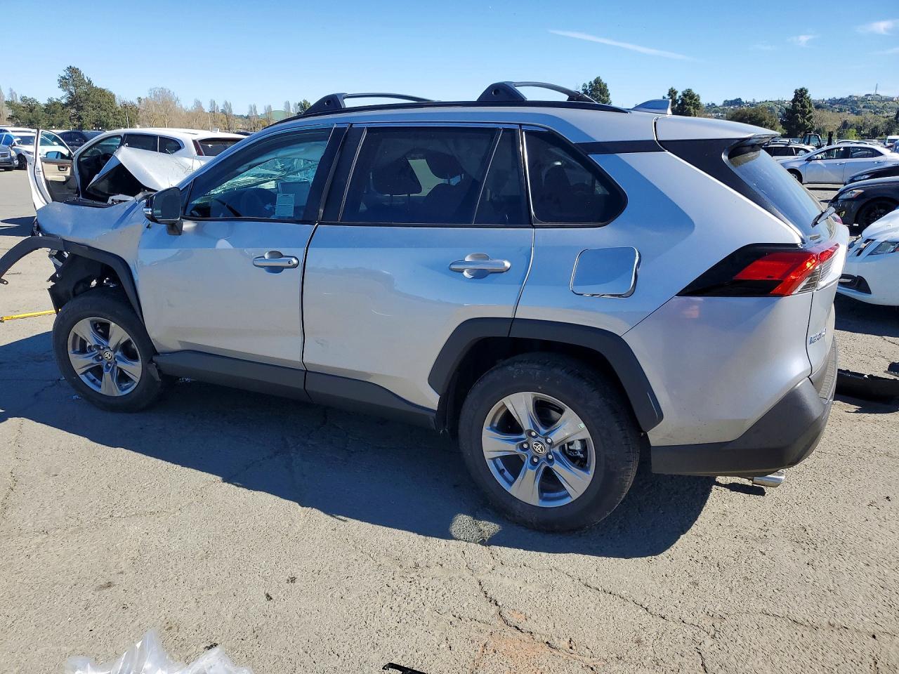 2025 TOYOTA RAV4 XLE photo 3
