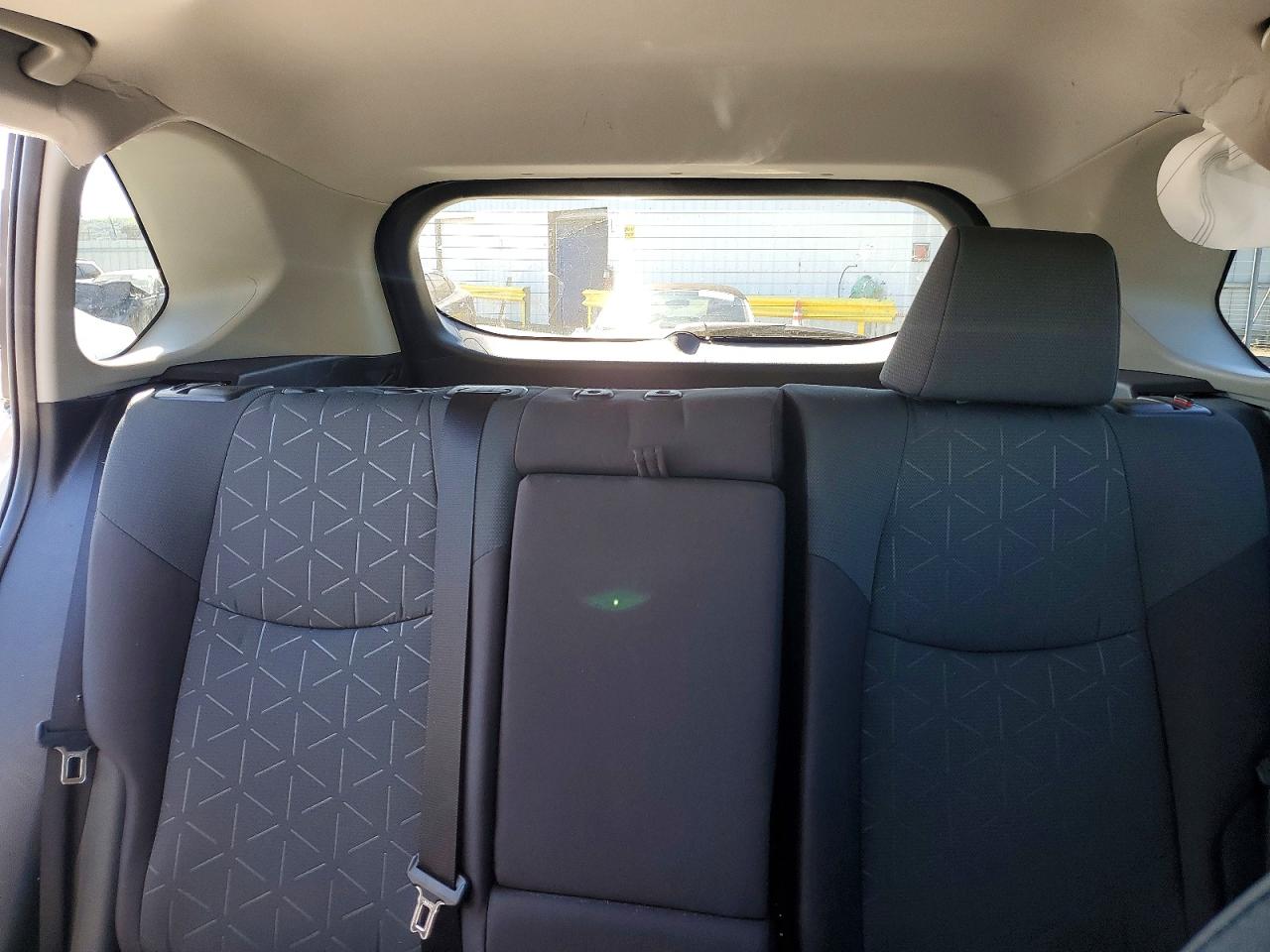 2025 TOYOTA RAV4 XLE photo 19