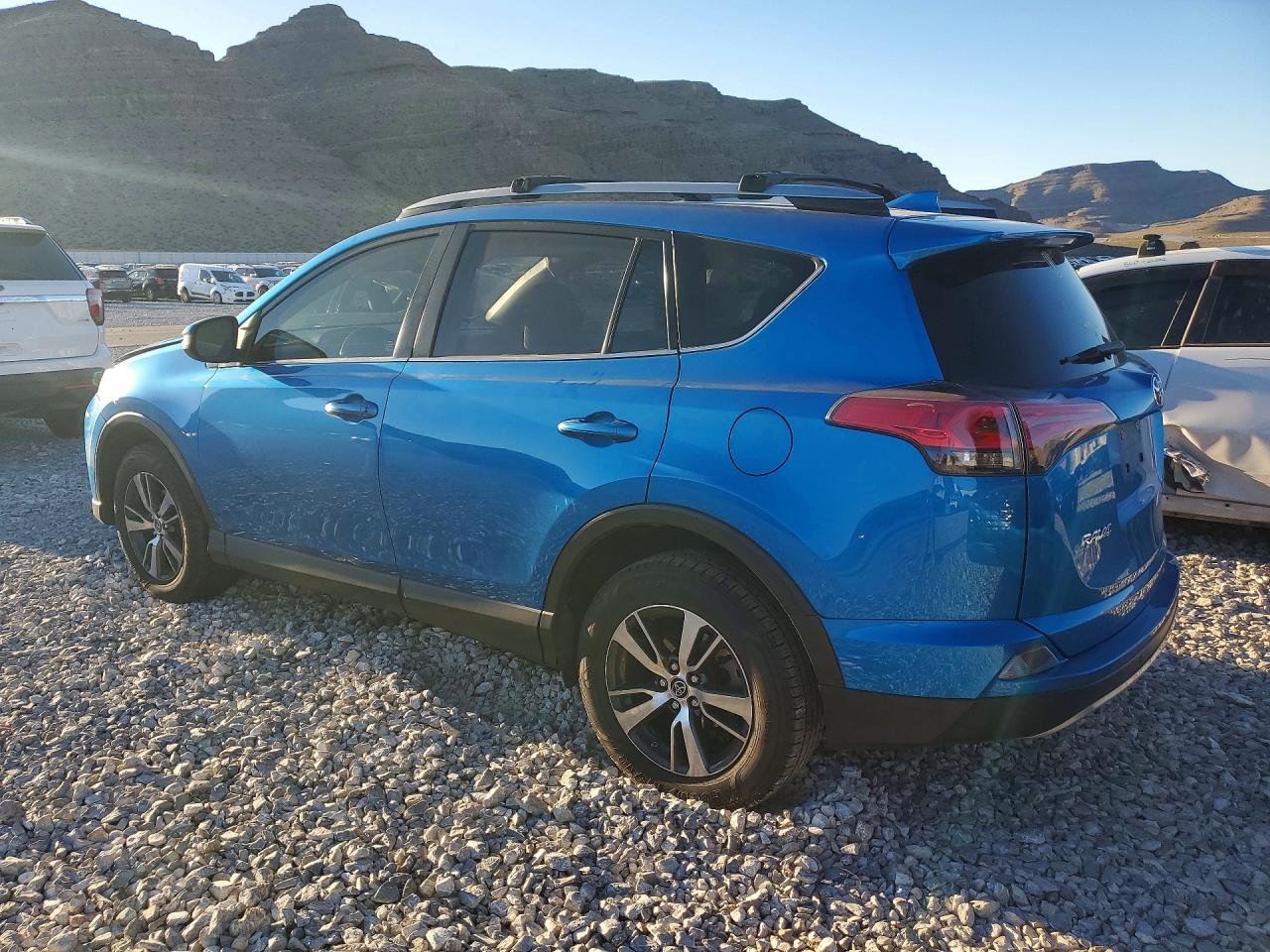 2018 TOYOTA RAV4 XLE photo 2