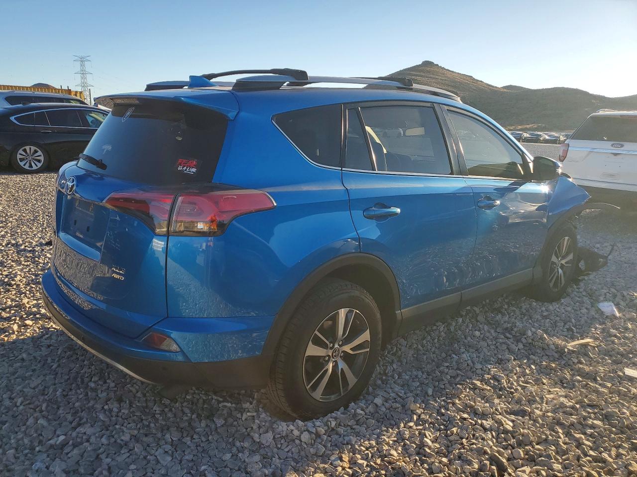 2018 TOYOTA RAV4 XLE photo 3