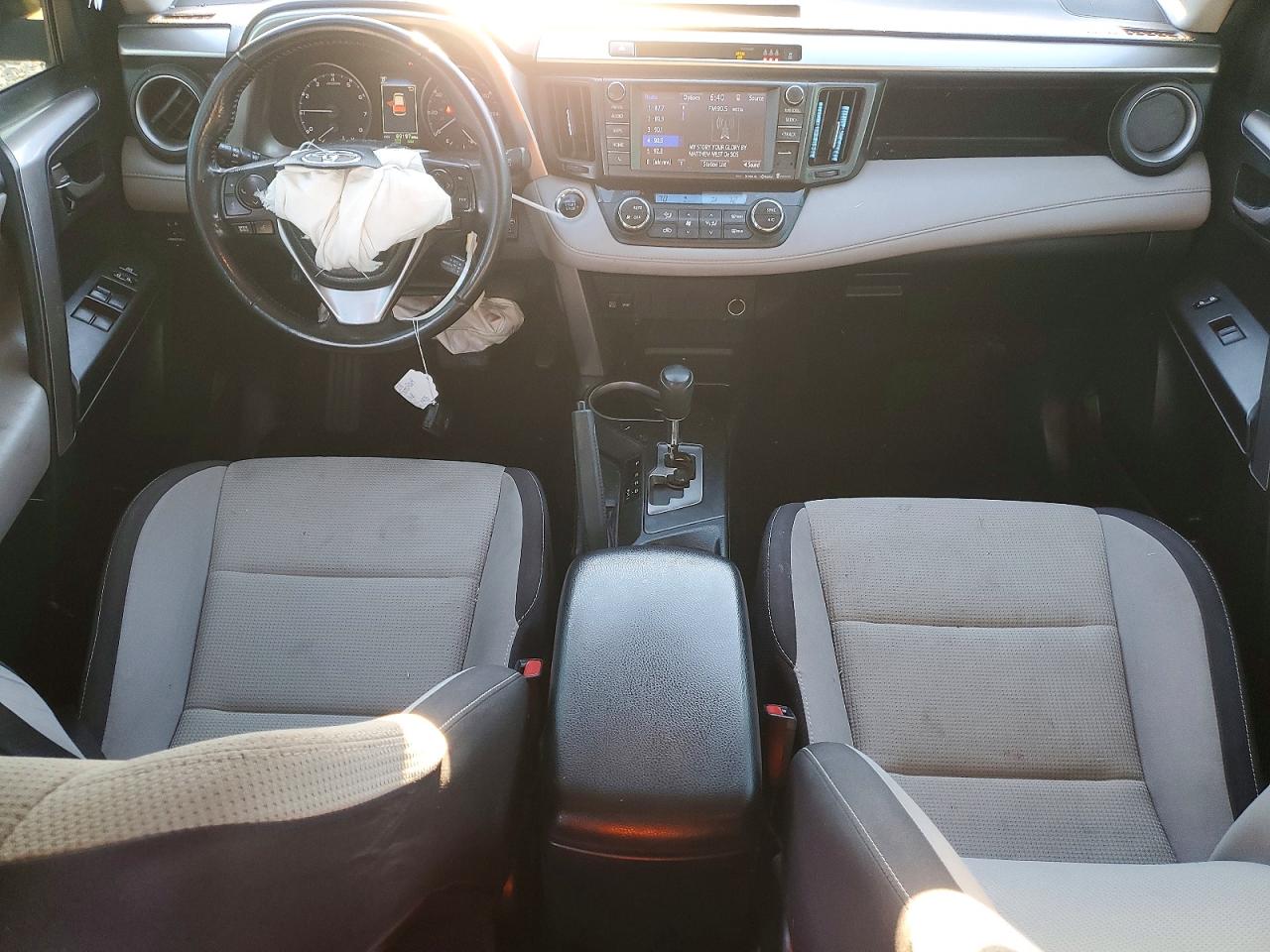 2018 TOYOTA RAV4 XLE photo 8