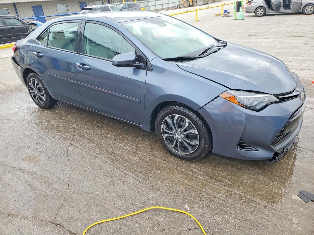 2017 TOYOTA COROLLA LE photo 4