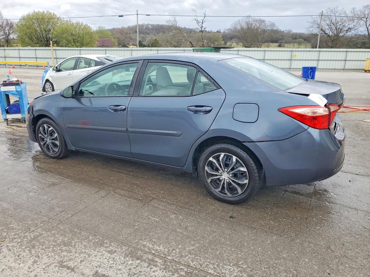 2017 TOYOTA COROLLA LE photo 2