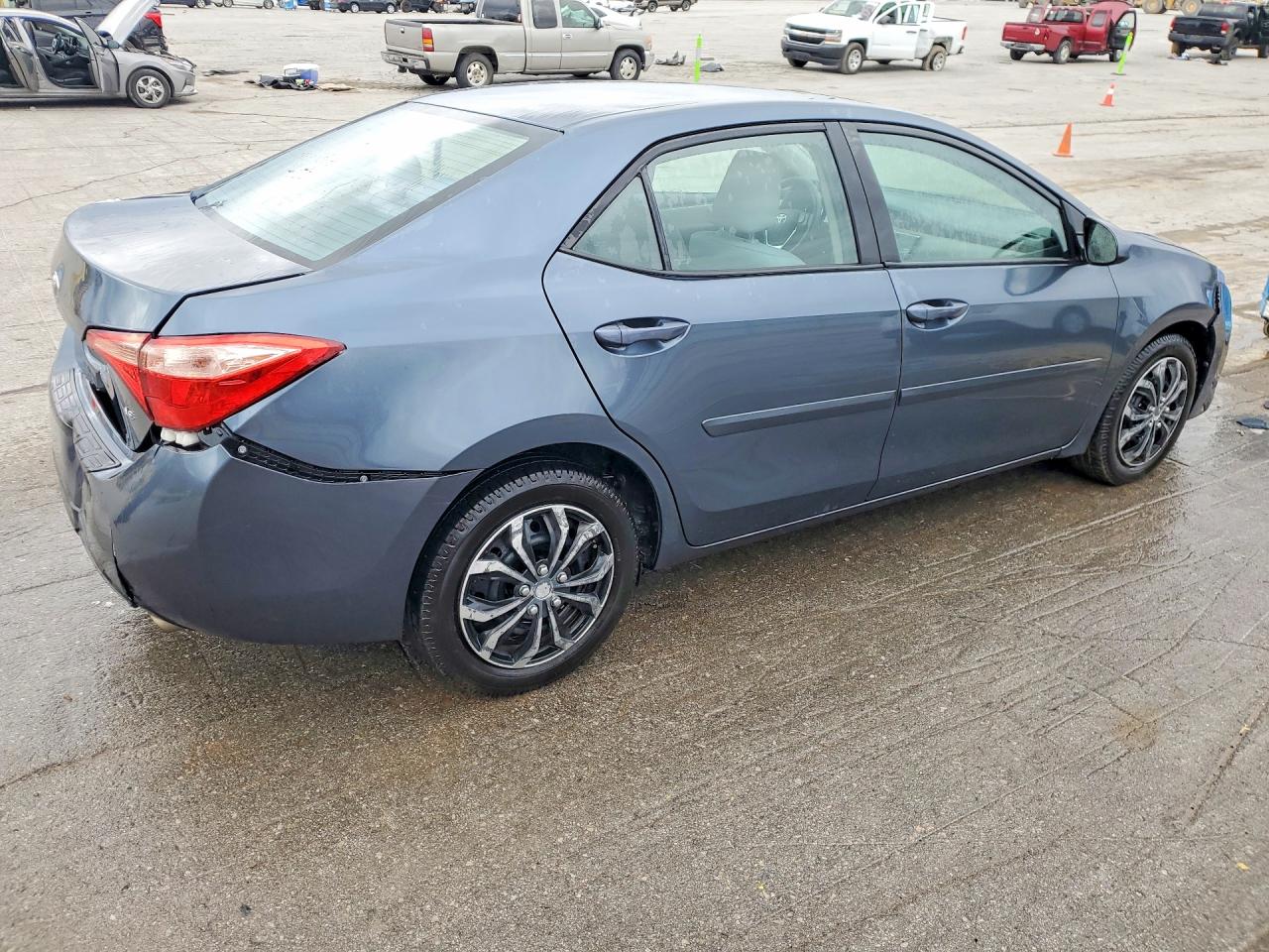 2017 TOYOTA COROLLA LE photo 3