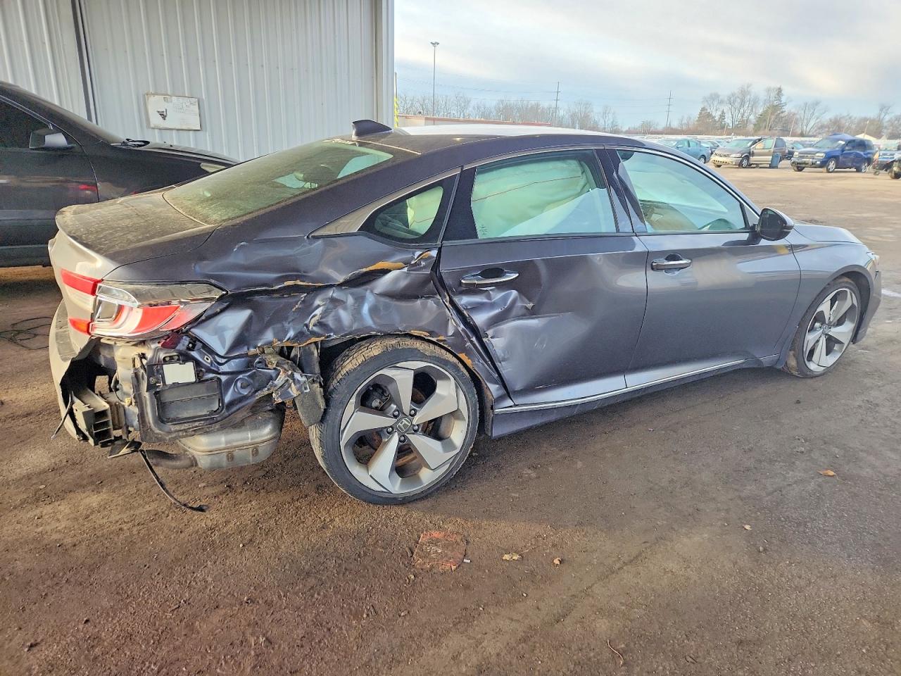 2018 HONDA ACCORD TOURING photo 3