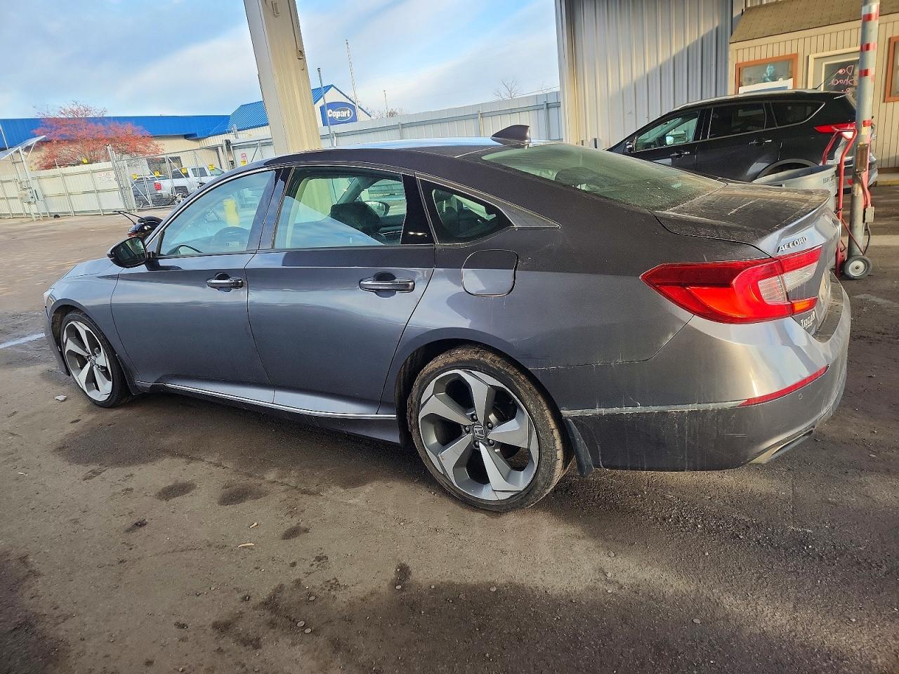 2018 HONDA ACCORD TOURING photo 2