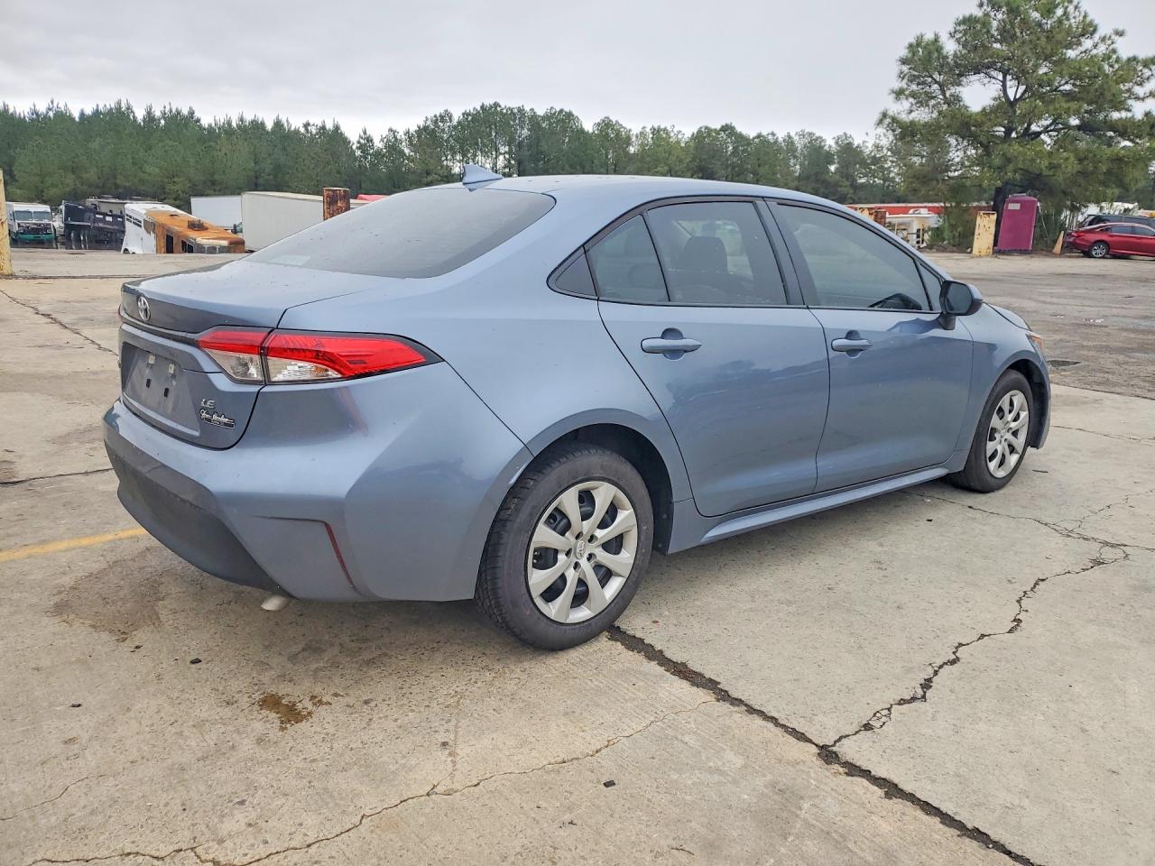 2025 TOYOTA COROLLA LE photo 3