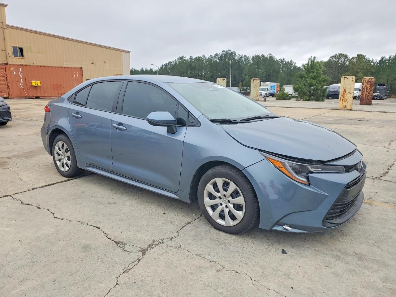 2025 TOYOTA COROLLA LE photo 4