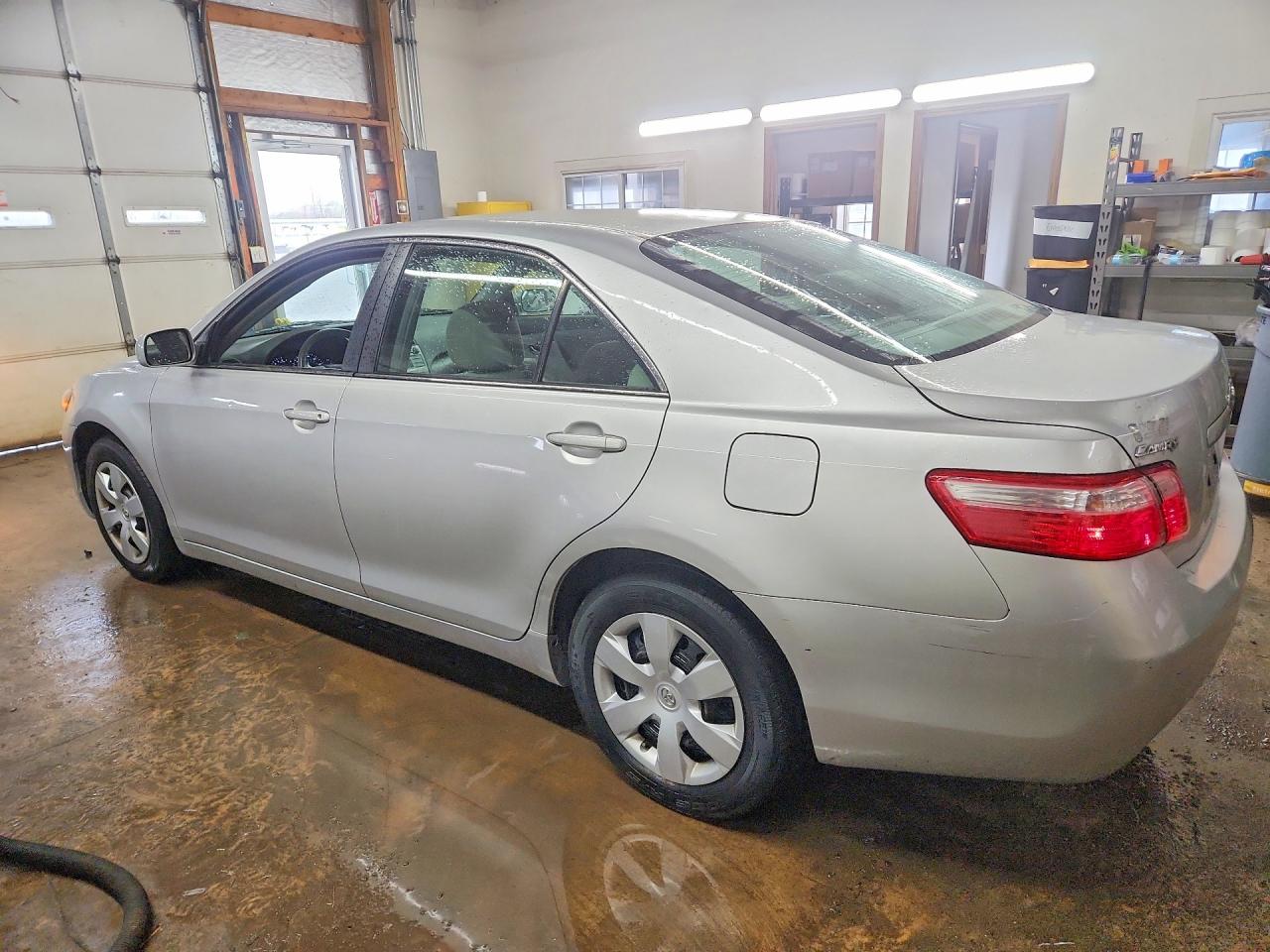2009 TOYOTA CAMRY LE photo 3