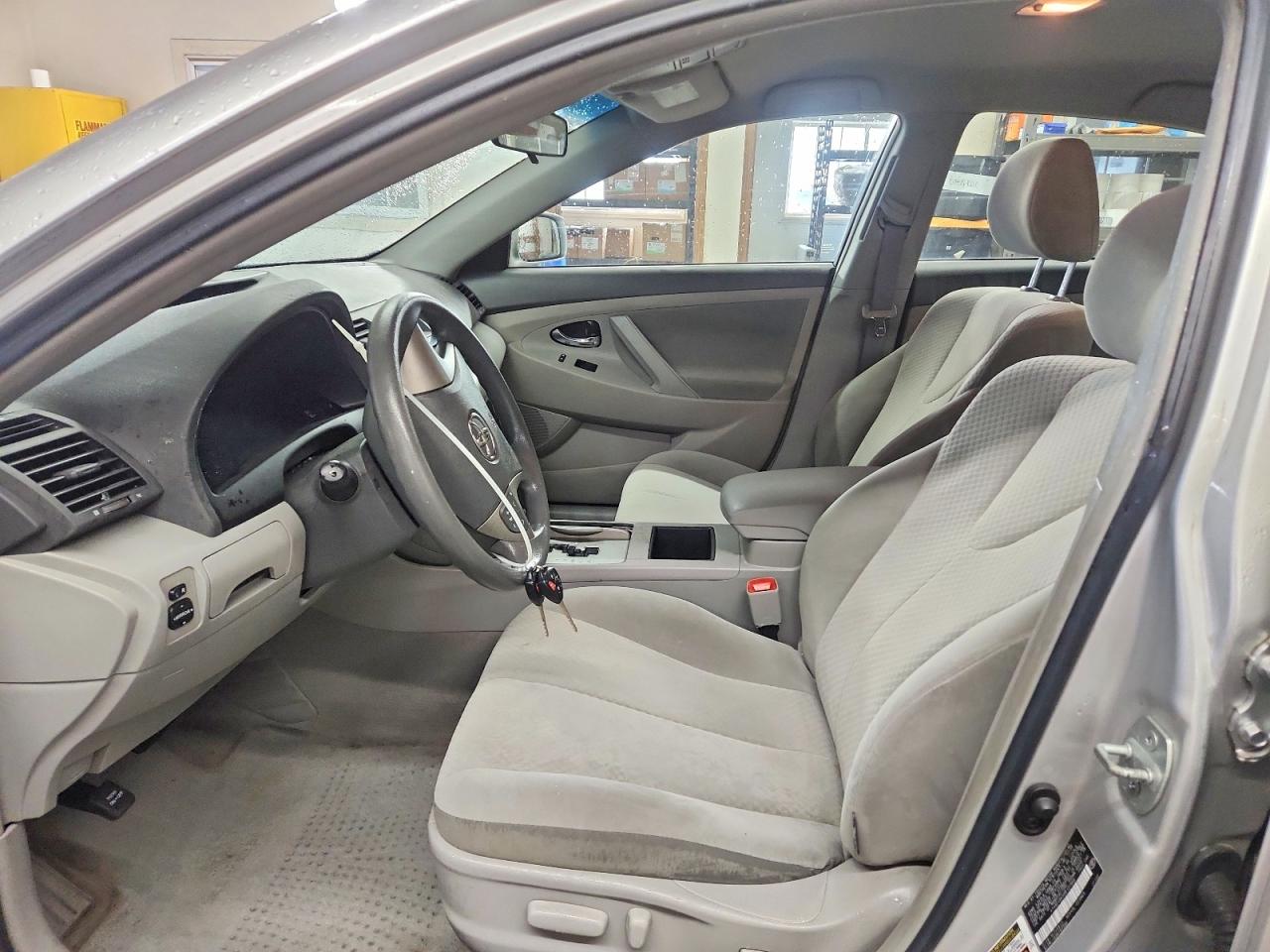 2009 TOYOTA CAMRY LE photo 13