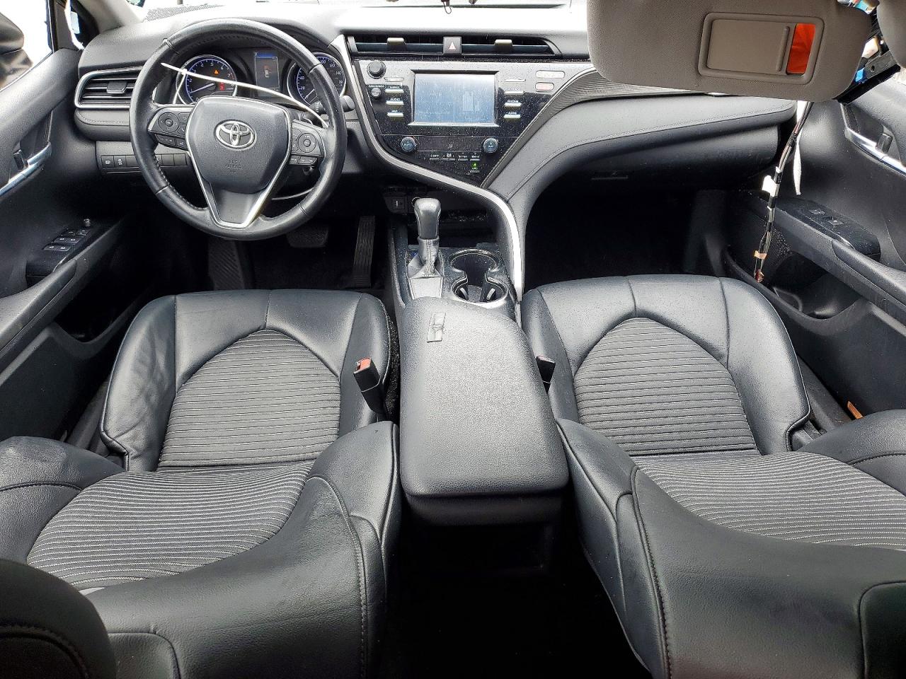 2019 TOYOTA CAMRY SE photo 15