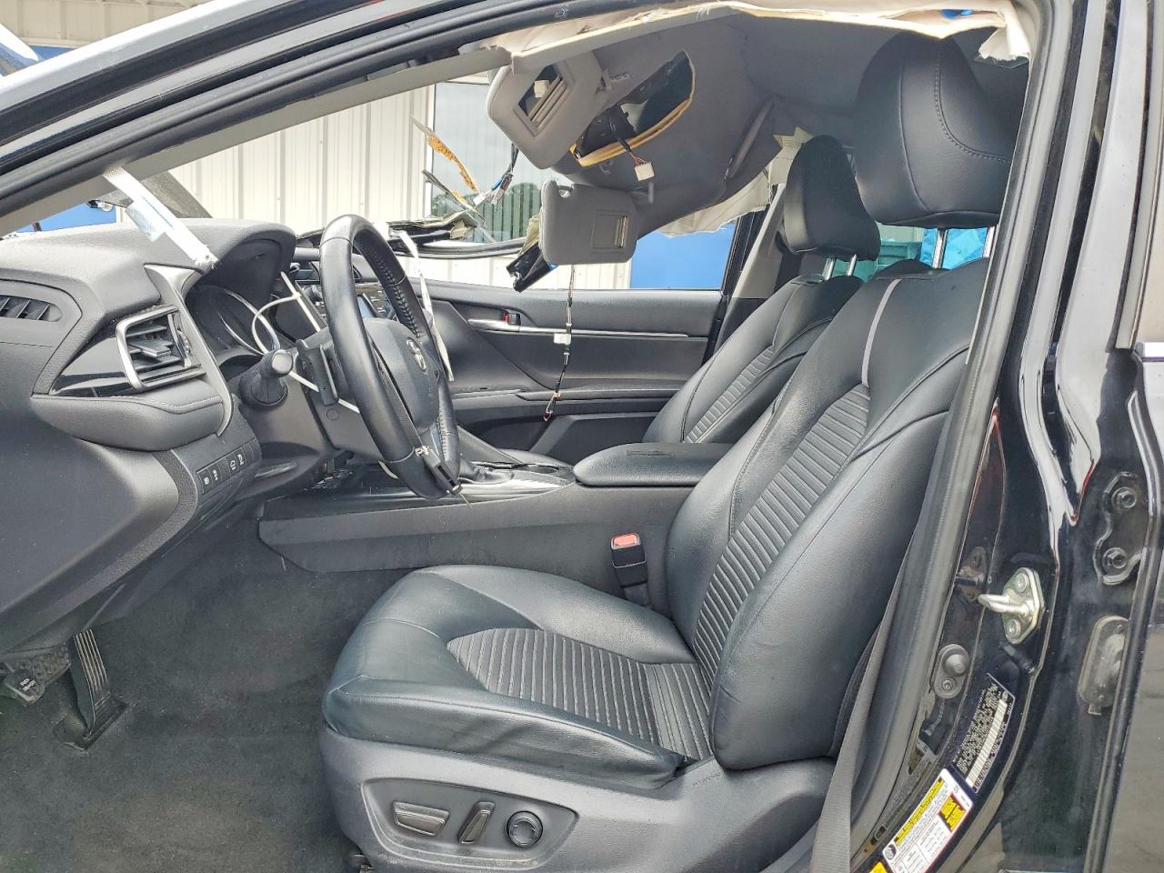 2019 TOYOTA CAMRY SE photo 13