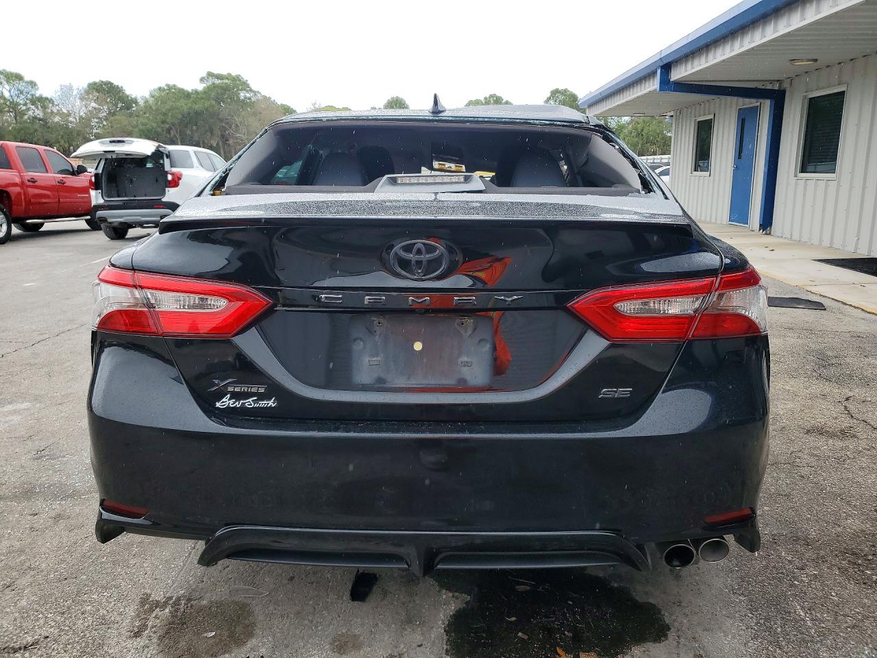 2019 TOYOTA CAMRY SE photo 11
