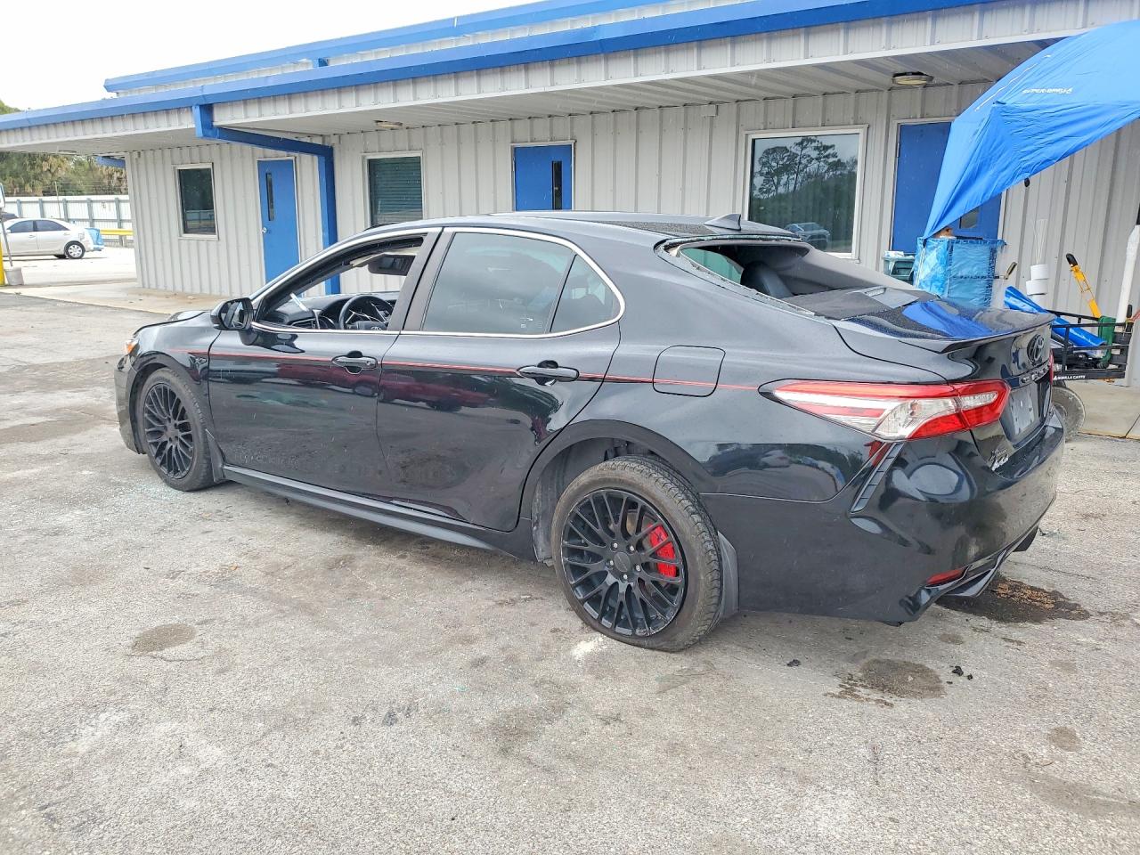 2019 TOYOTA CAMRY SE photo 3