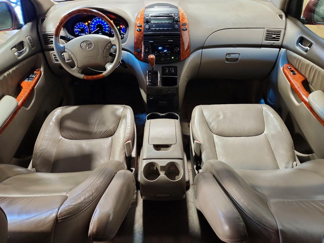 2009 TOYOTA SIENNA LIMITED photo 8
