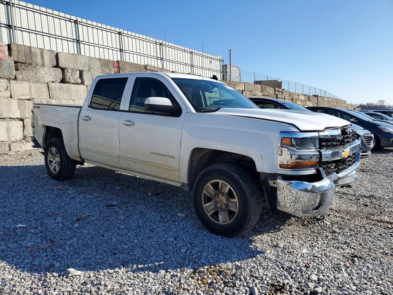 2018 CHEVROLET SILVERADO K1500 LT photo 4