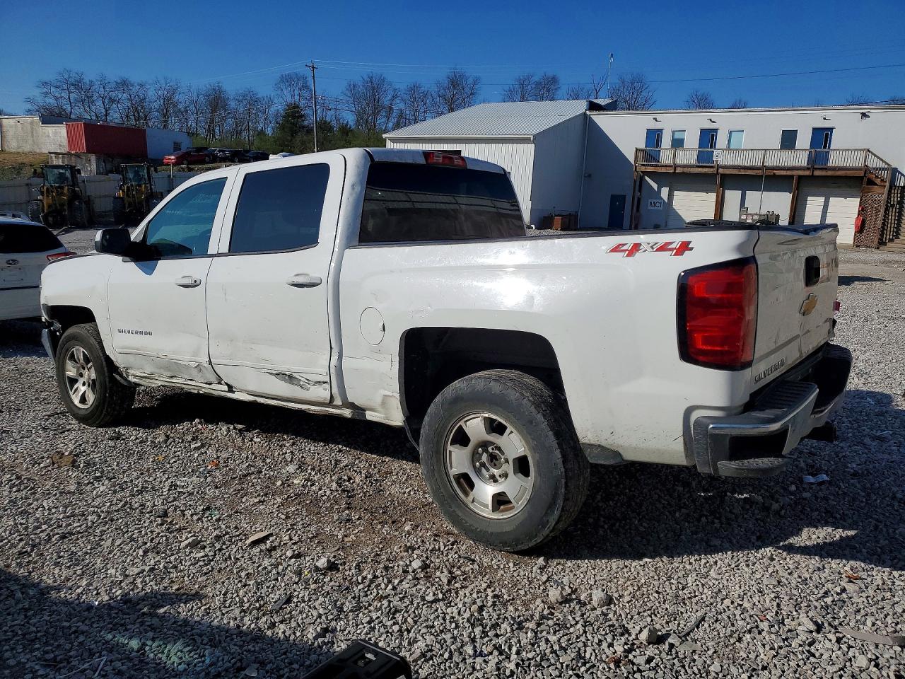 2018 CHEVROLET SILVERADO K1500 LT photo 2