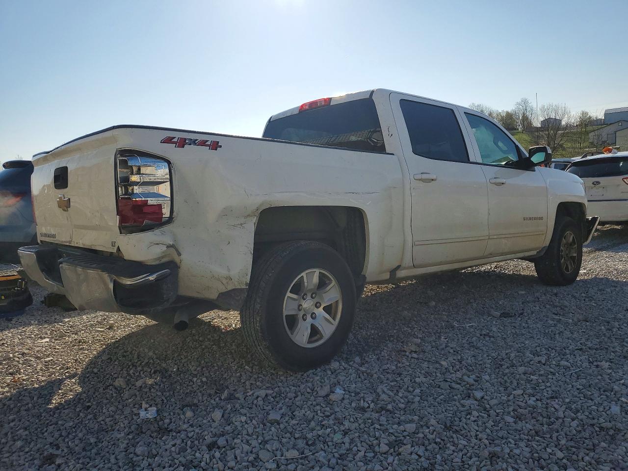 2018 CHEVROLET SILVERADO K1500 LT photo 3