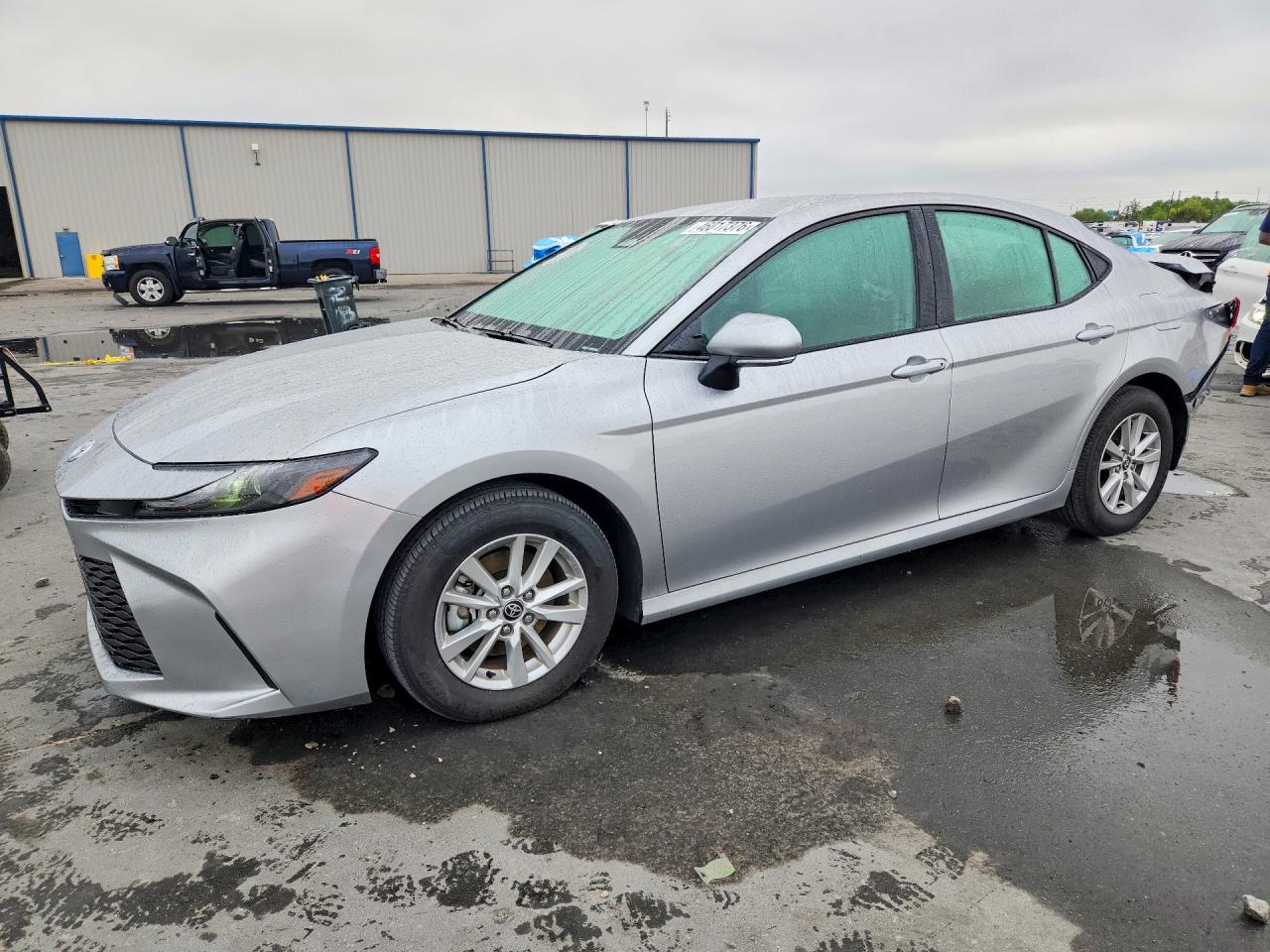 2025 TOYOTA CAMRY LE photo 2