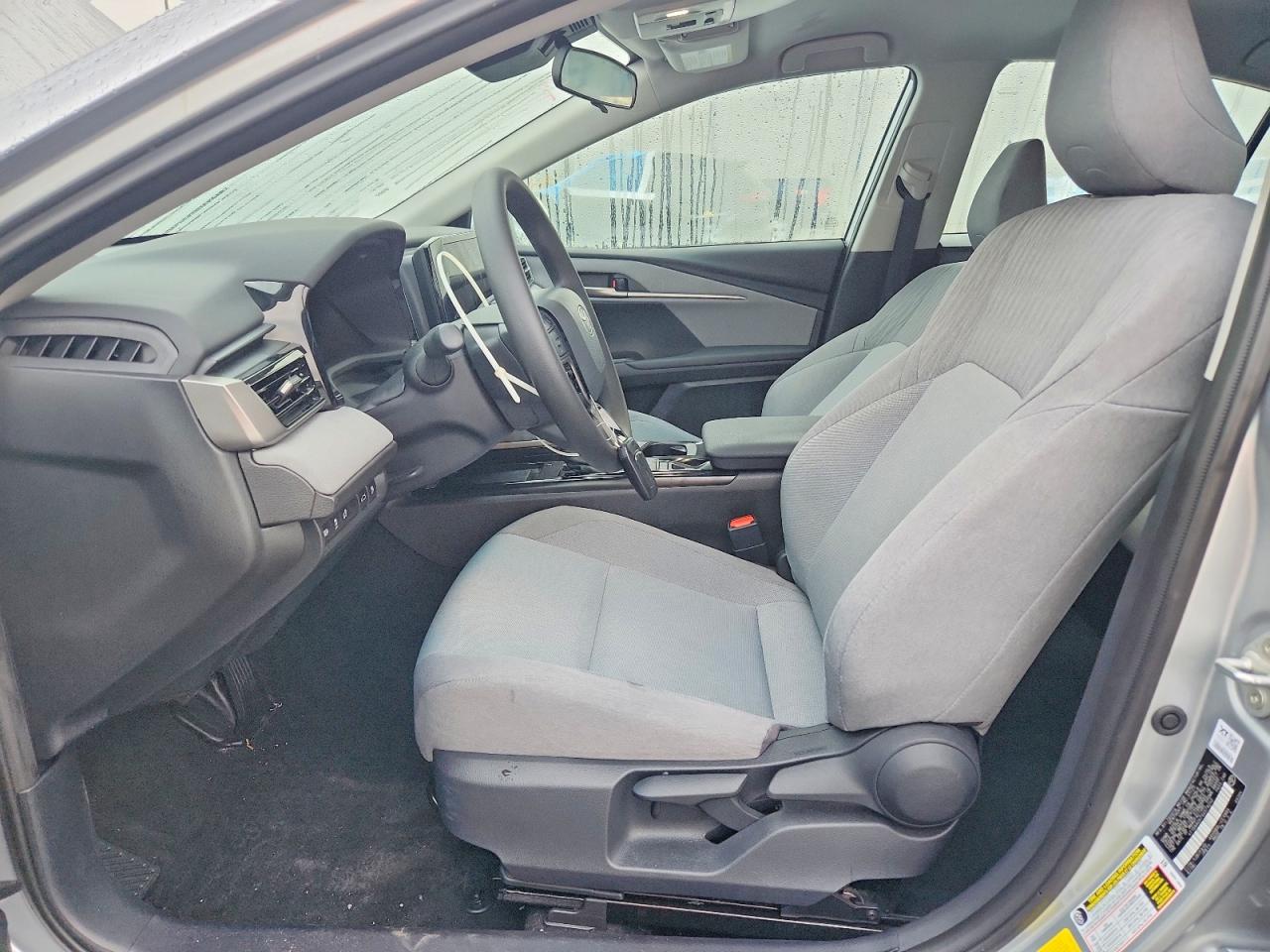 2025 TOYOTA CAMRY LE photo 19