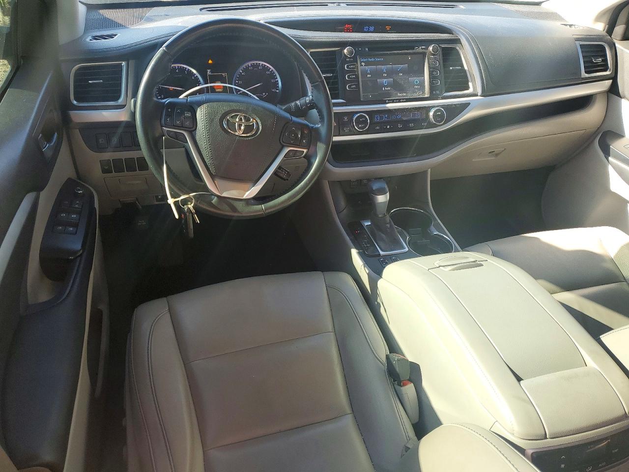2018 TOYOTA HIGHLANDER XLE photo 15