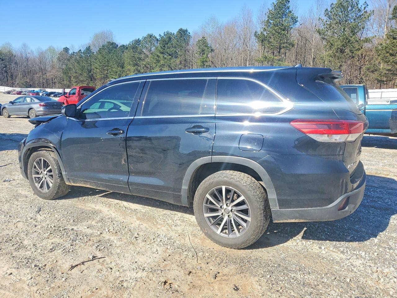 2018 TOYOTA HIGHLANDER XLE photo 3