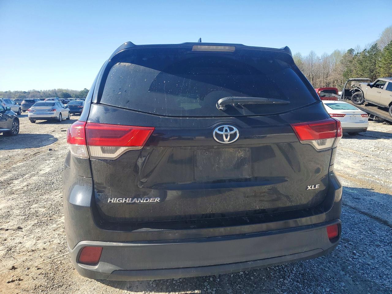 2018 TOYOTA HIGHLANDER XLE photo 11
