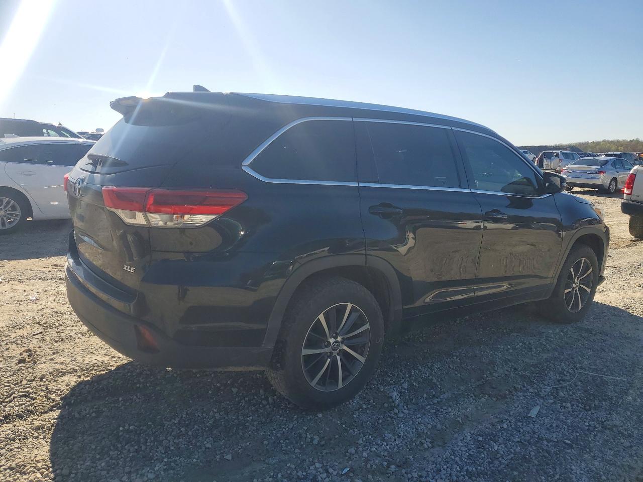 2018 TOYOTA HIGHLANDER XLE photo 5