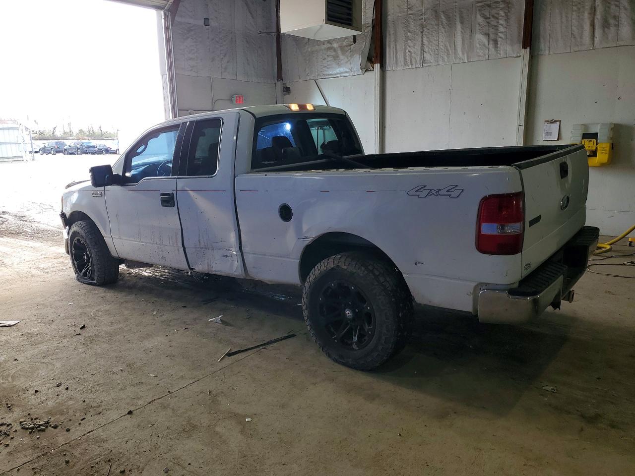 2004 FORD F150 photo 2