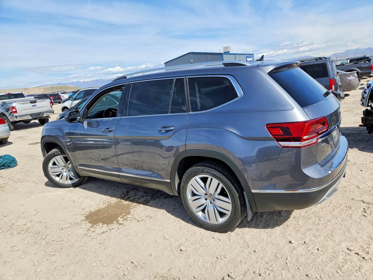 2018 VOLKSWAGEN ATLAS SEL PREMIUM photo 2