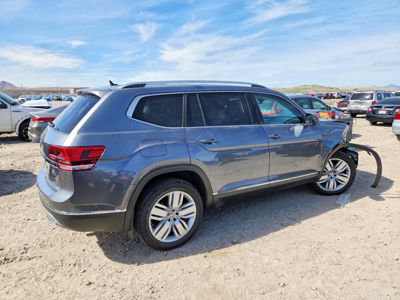 2018 VOLKSWAGEN ATLAS SEL PREMIUM photo 3