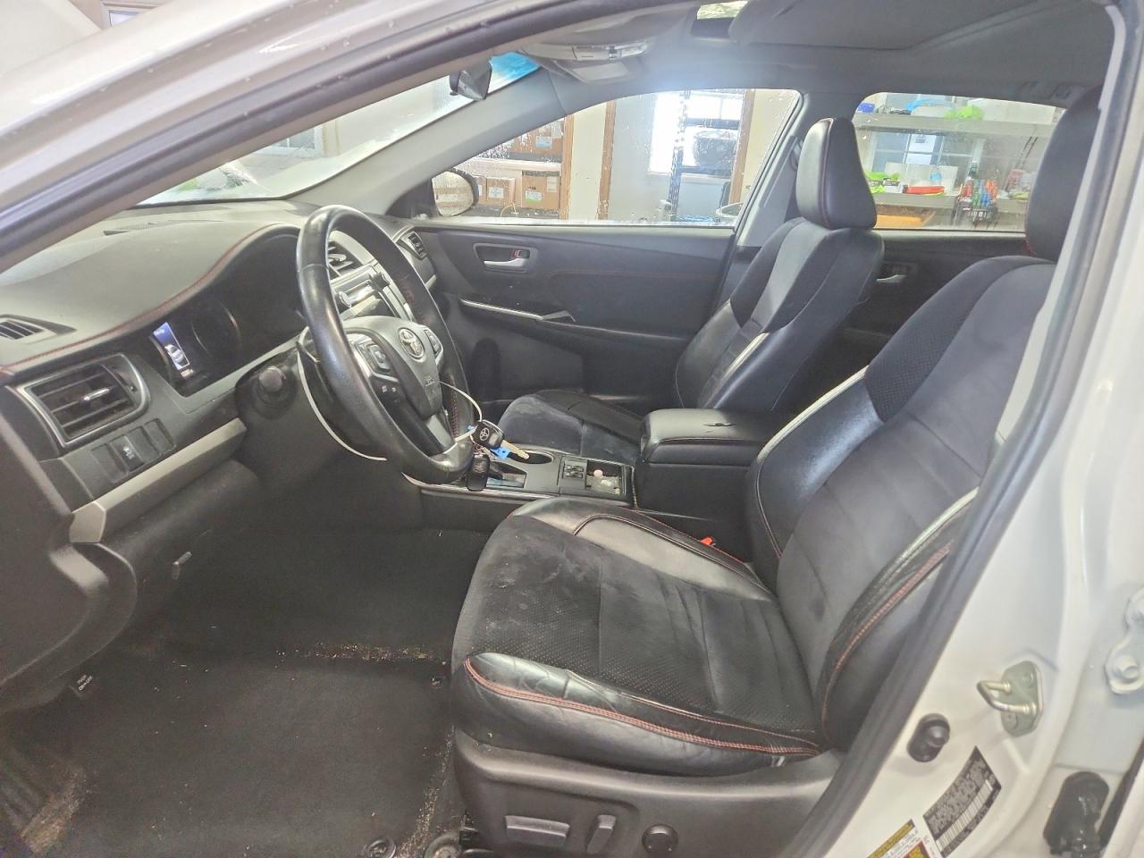 2015 TOYOTA CAMRY XSE photo 13