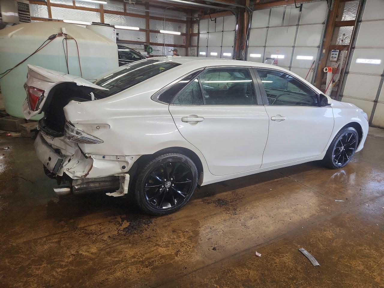 2015 TOYOTA CAMRY XSE photo 5