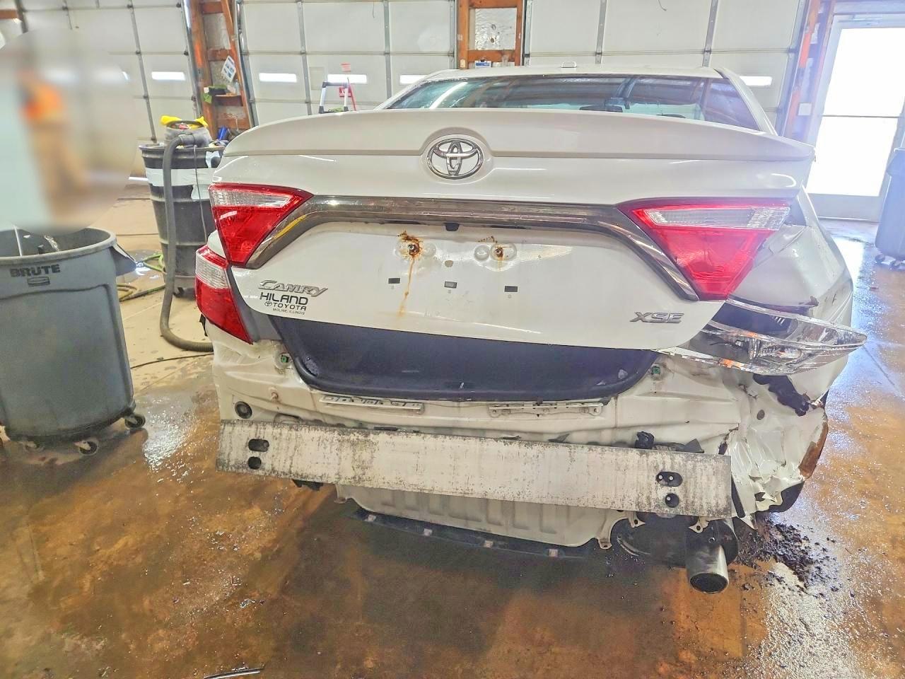2015 TOYOTA CAMRY XSE photo 11
