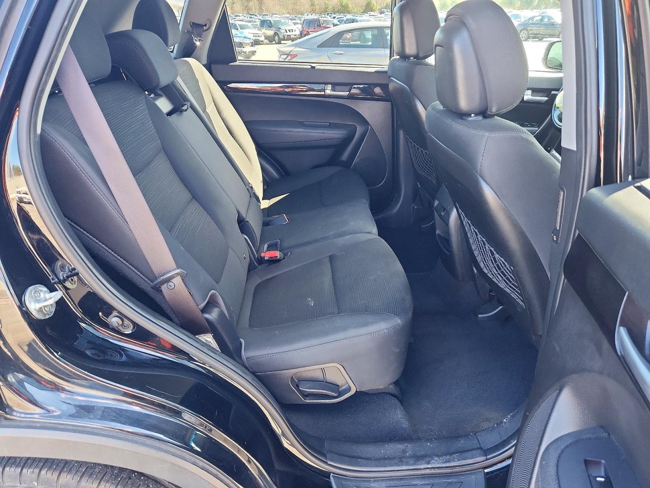 2015 KIA SORENTO LX photo 11