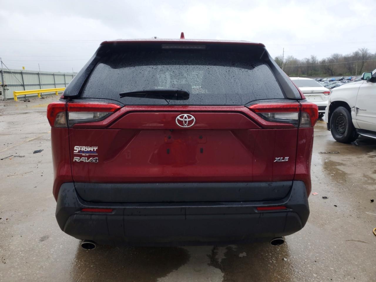 2022 TOYOTA RAV4 XLE photo 6