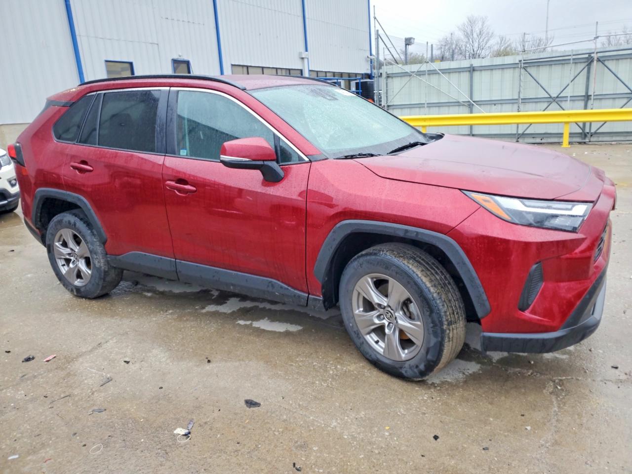 2022 TOYOTA RAV4 XLE photo 4