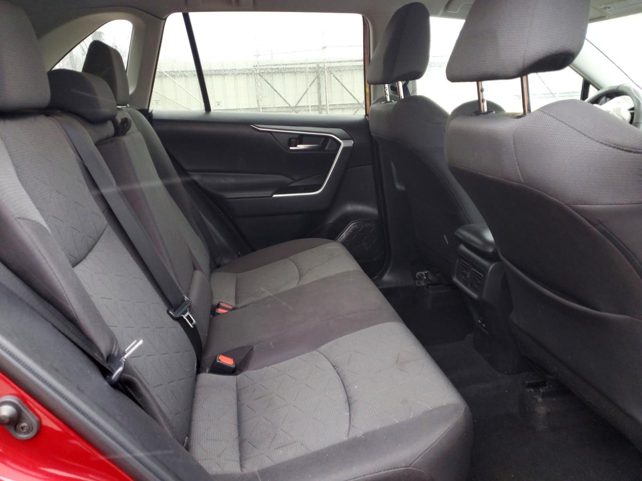 2022 TOYOTA RAV4 XLE photo 11