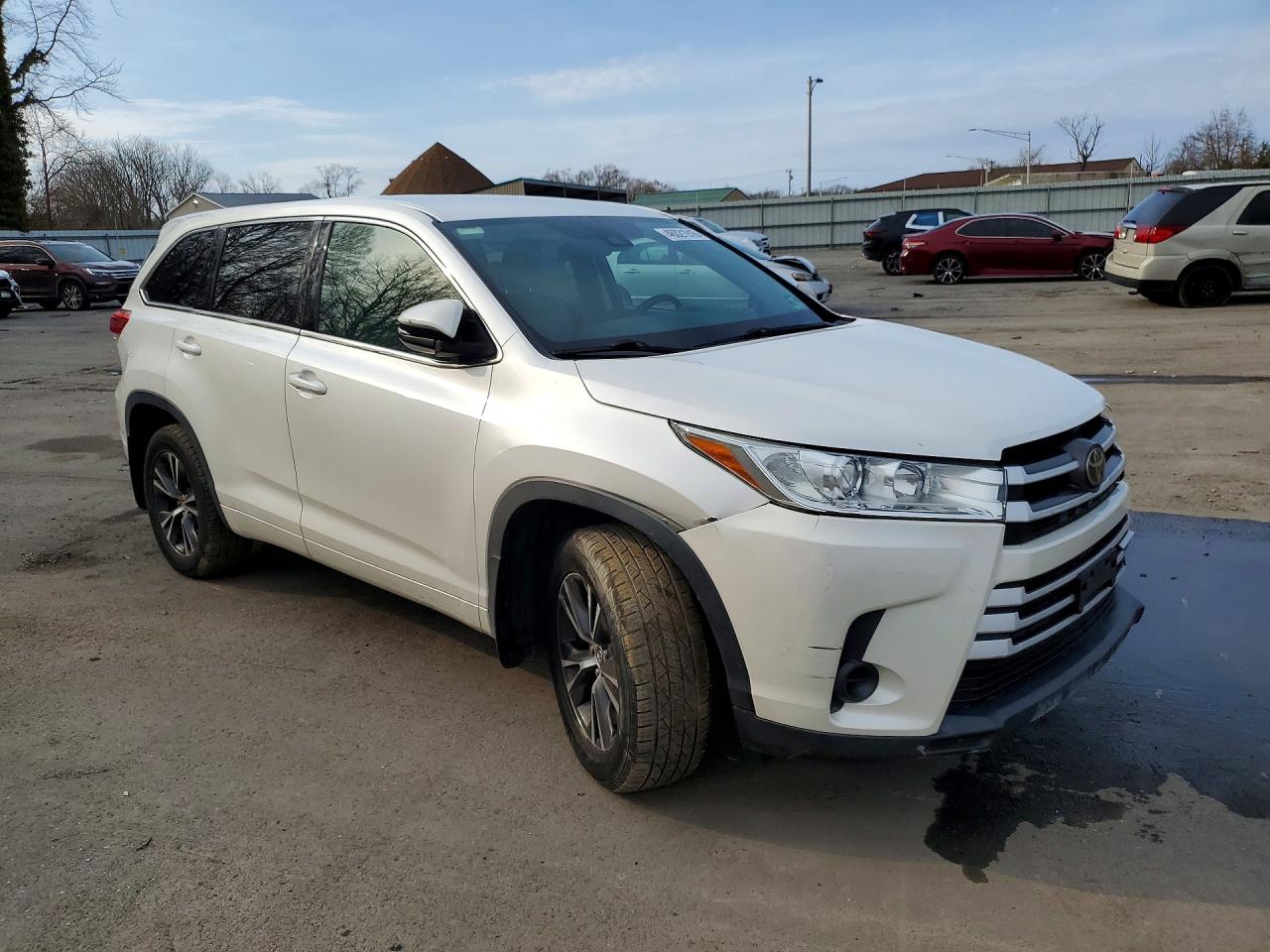 2018 TOYOTA HIGHLANDER LE photo 4