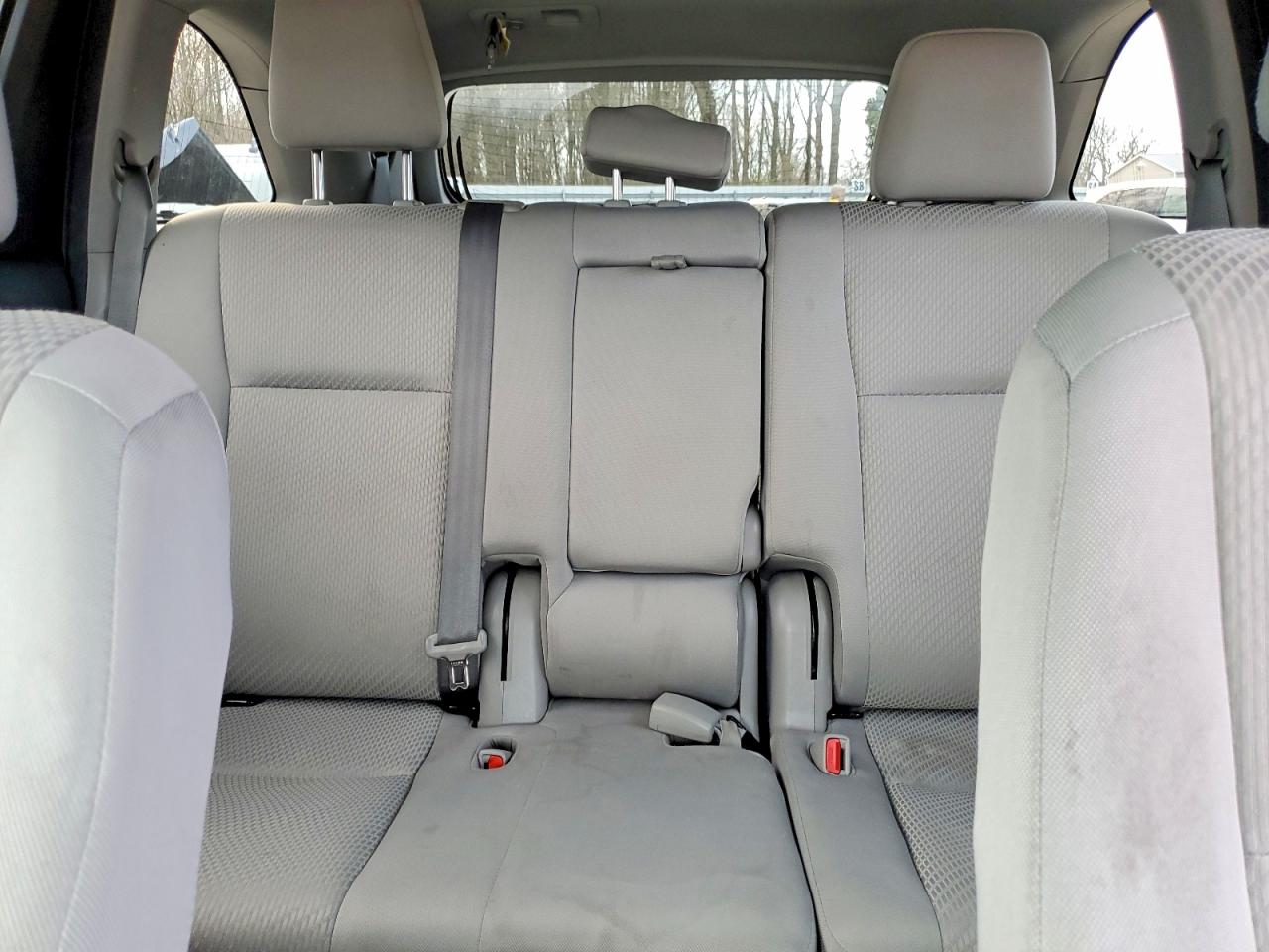 2018 TOYOTA HIGHLANDER LE photo 10